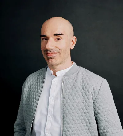 Headshot of Alexander Fischl